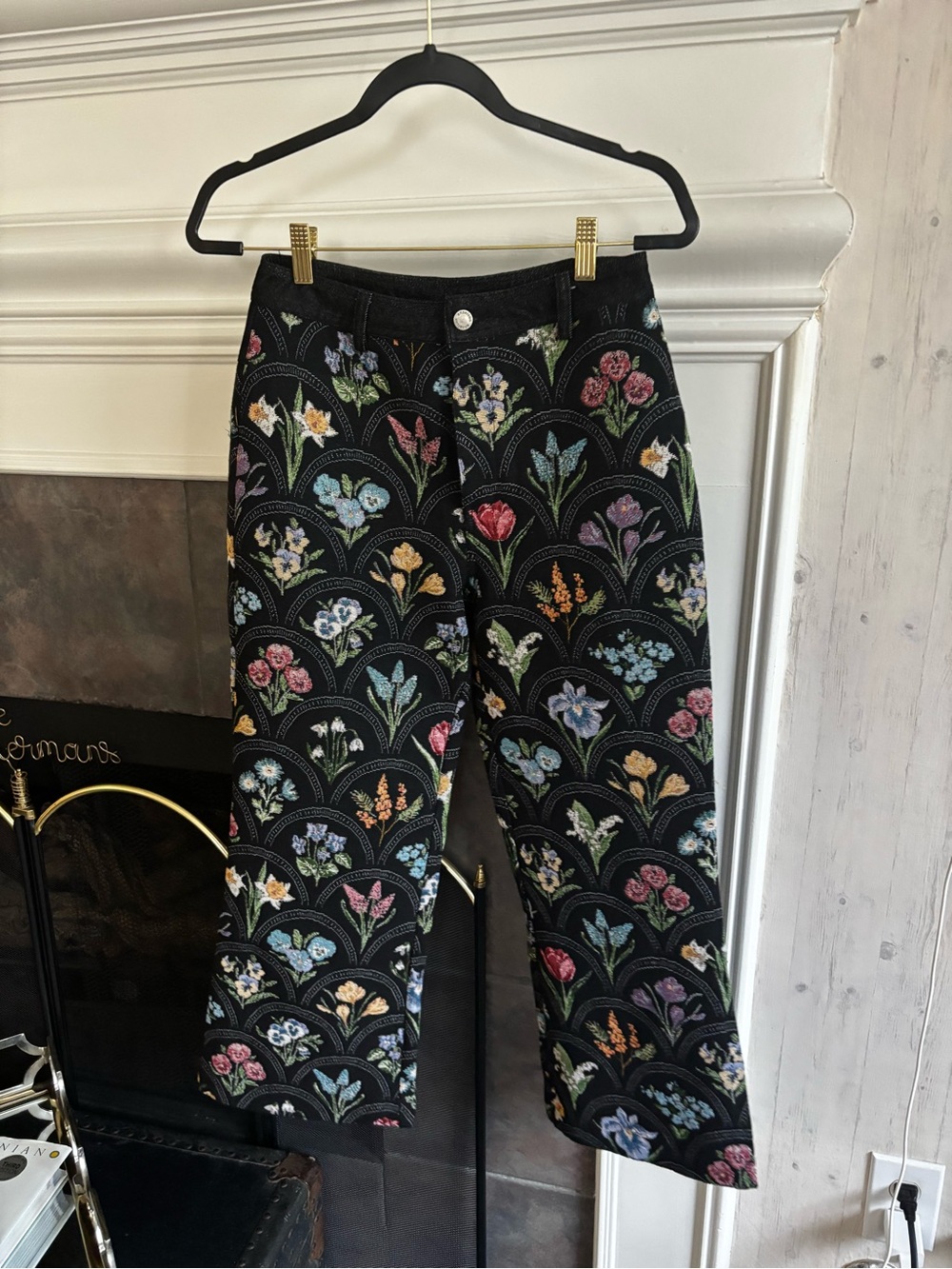En Saison Black Wide-Leg Jeans with Multicolor Floral Embroidery